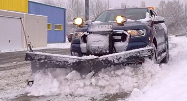 Winterdienst_vor_ort_in_memmingen HILLTP SnowStriker VP an Ford Ranger