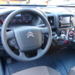 Citroen Jumper Innenraum mit HILLTIP Joystick und LEHNER Streuer-Steuerung