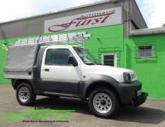 Suzuki Jimny PickUp mit Planenaufbau und Dachlastträger für die perfekte Sommernutzung