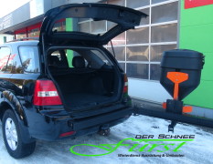 Kia Sorento mit schwenkbarem Buyers SaltDogg TGSUVPROA 123 Liter Streuer