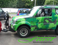Suzuki Jimny Camouflage mit THE BOSS 200cm V-Pflug und TGS600 Heckanbaustreuer