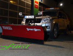 Toyota Landcruiser mit THE BOSS SportDuty 215cm Schneeschild inklusive Nivellierung