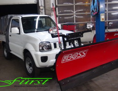 Suzuki Jimny PickUp mit THE BOSS SportDuty 185cm Schneeschild