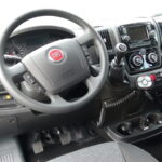 Fiat Ducato Innenraum mit Pflug- und Streuersteuerung