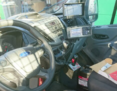 Ford Transit Innenansicht mit THE BOSS und HILLTIP Steuerungen und Rückfahrkamera-System