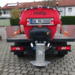 Ford Transit mit THE BOSS Schneeschild und Hilltip Aufbaustreuer Heckansicht