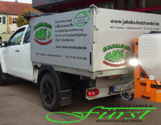 ISUZU D-Max mit THE BOSS Schneepflug und LEHNER POLARO Heckanbaustreuer als Winterdienstausstattung