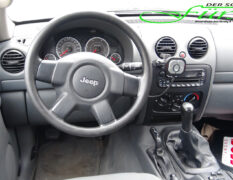 Jeep Cherokee als Winterdienstfahrzeug mit THE BOSS HTX Schneeschild_Innenraumansicht