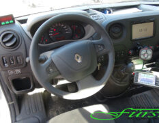 Renault Master Cockpit mit THE BOSS Steuerung und HILLTIP Bedienteil