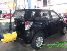 Daihatsu Terios mit THE BOSS SportDuty Pflug und SnoWay 100Liter Salzstreuer