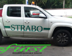 VW Amarok Doppelkabine mit THE BOSS V-Pflug und HILLTIP IceStriker Aufbaustreuer für den WInterdiensteinsatz