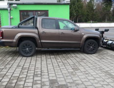 VW Amarok mit THE BOSS HTX215cm Edelstahl-Schneeschild und LEHNER Polaro 170E Heckanbaustreuer