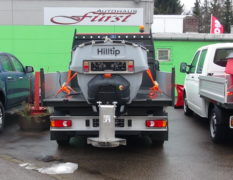 HILLTIP IceStriker Aufbaustreuer in den Größen 380 Liter, 650 Liter und 880 Liter