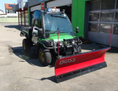 John Deere Gator mit 185cm ATV Schneeschild von THE BOSS