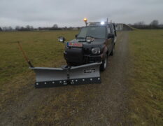 HILLTIP SnowStriker 185VP an SUZUKI Jimny PickUp