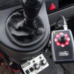 Bedienteil bzw Joystick des SnowStriker V-Pfluges von HILLTIP im VW Transporter