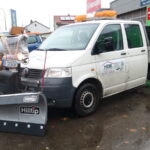 VW T5 mit HILLTIP Schneepflug und SaltDogg Aufbaustreuer