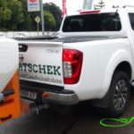 Nissan Navara mit THE BOSS HTX V-Pflug sowie LEHNER Polaro 170 Heckanbaustreuer