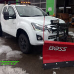 ISUZU D-Max mit 230cm HTX V-Pflug von THE BOSS als professionelles Vario-Schild für den kommunalen und gewerblichen Winterdiensteinsatz