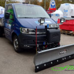 VW T6 Transporter Pritsche mit HILLTIP SnowStriker 210cm geradem Schneeschild und HILLTIP IceStriker 200 Heckanbaustreuer für den kommunalen und gewerblichen Winterdienst