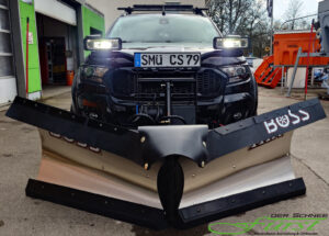 Ford Ranger 2019 mit THE BOSS HTX Edelstahl V-Pflug 245cm bereit für den Winterdienst - Frontansicht
